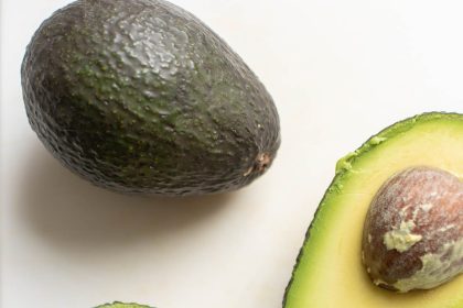 how to cut an avocado 1