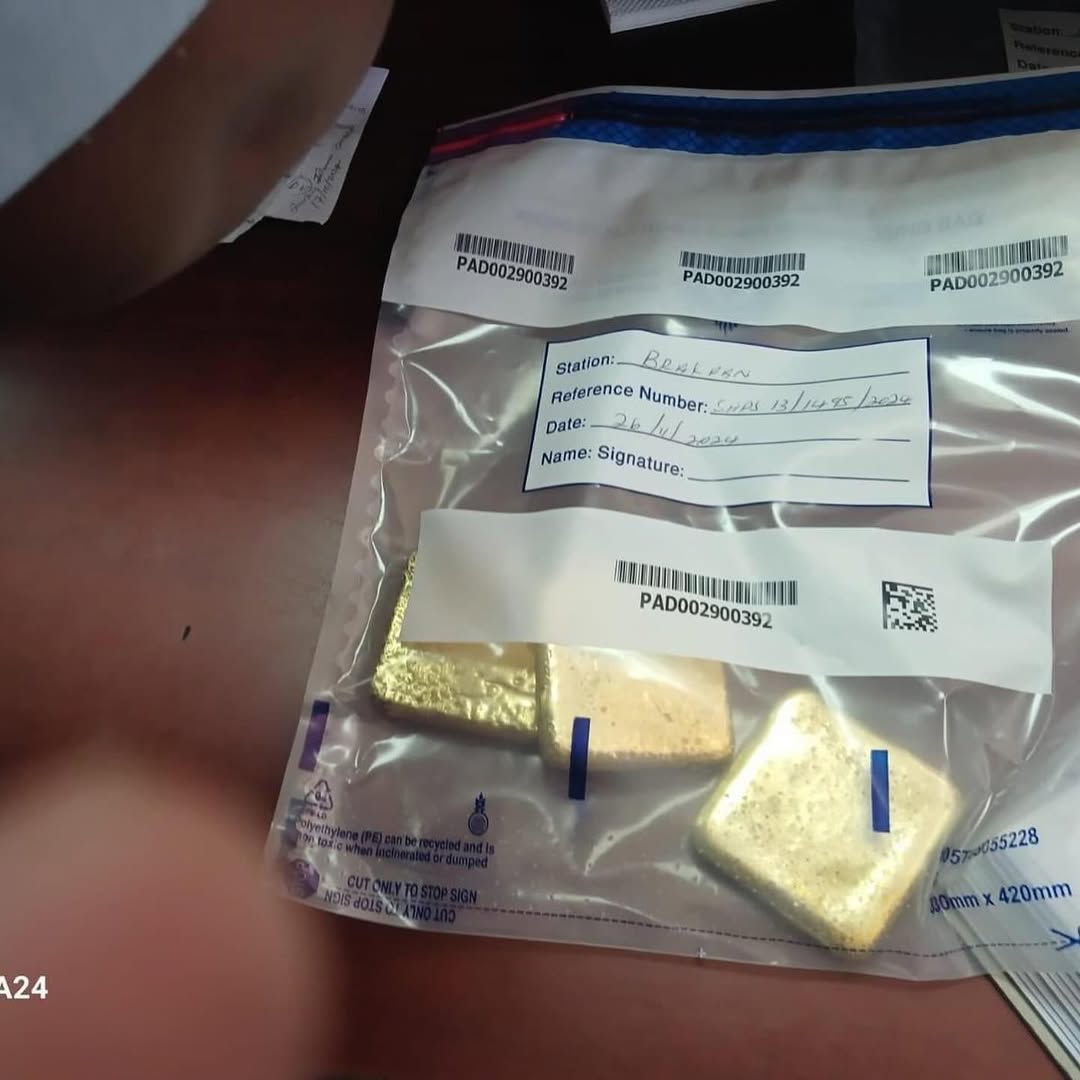 ZCNEWS South African authorities have announced the arrest of a Zimbabwean national and his South African accomplice in connection with the seizure of gold bullion valued at R15 million. [SLID 4